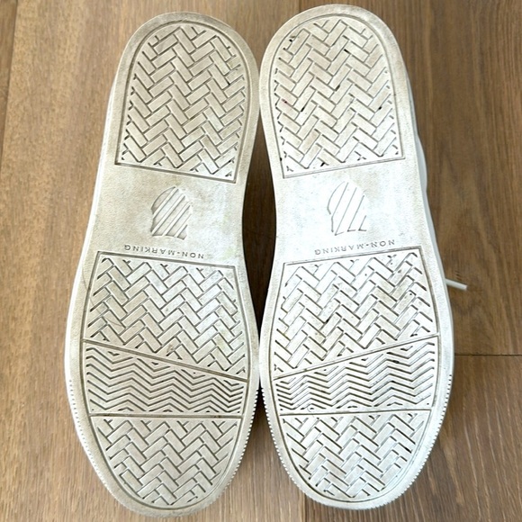 K Swiss Sneakers with Rose Gold accent on heel - Picture 6 of 6